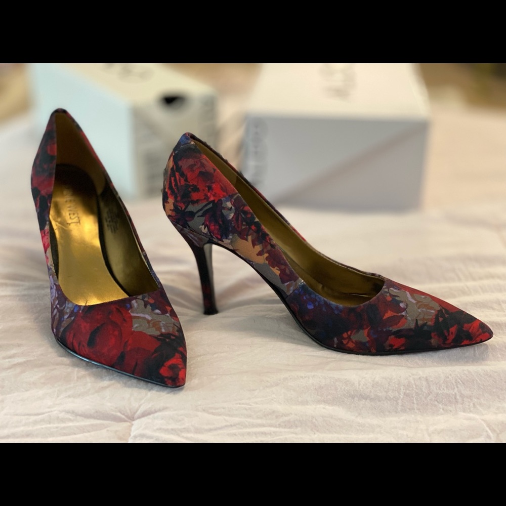 Size 8 floral pumps